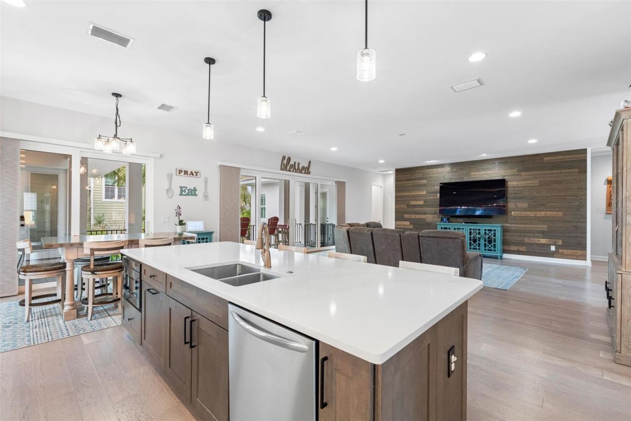 124 Forest Hills Drive, Redington Shores, FL 33708 Photo