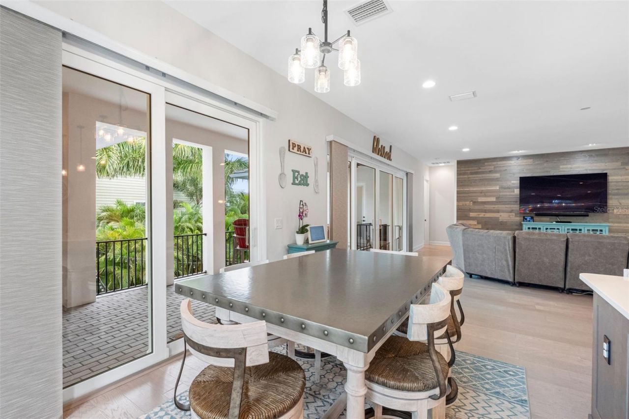 124 Forest Hills Drive, Redington Shores, FL 33708 Photo