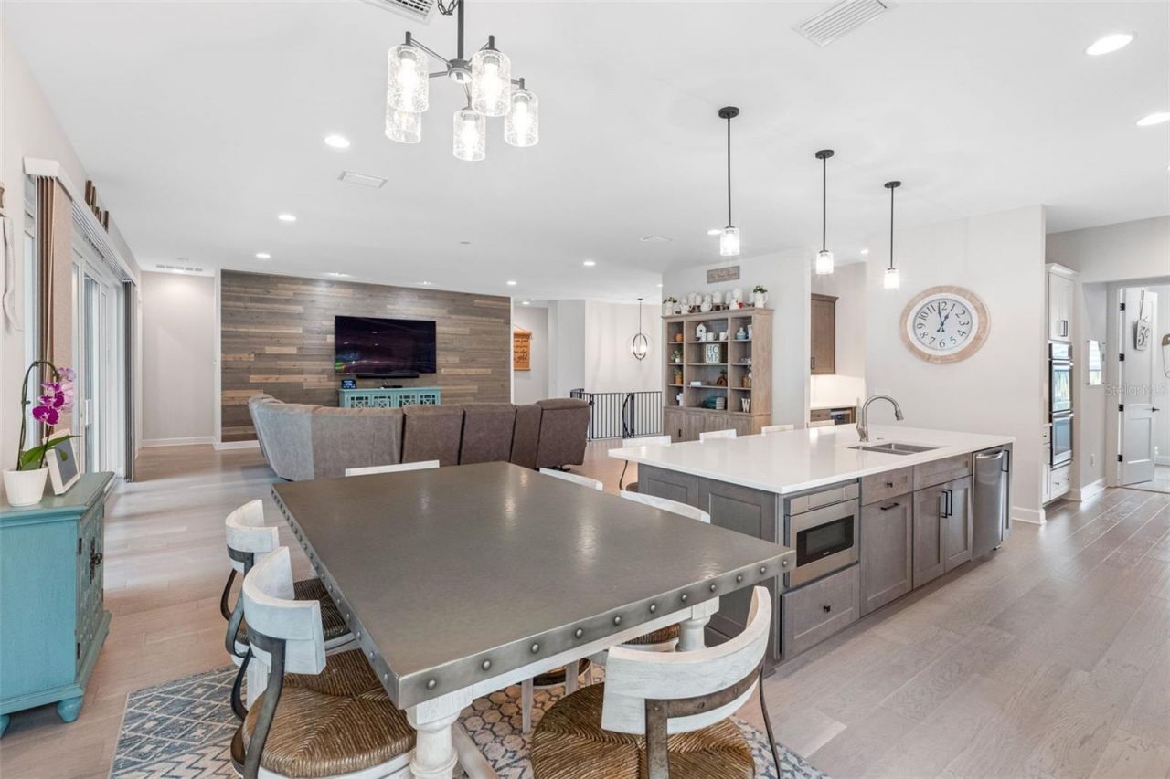 124 Forest Hills Drive, Redington Shores, FL 33708 Photo