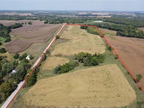 1 P Highway, Weston, MO 64098