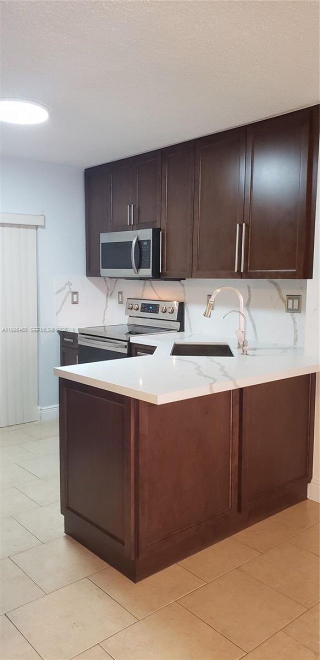 2425 W 76th St , Unit 109, Hialeah, FL 33016 Photo