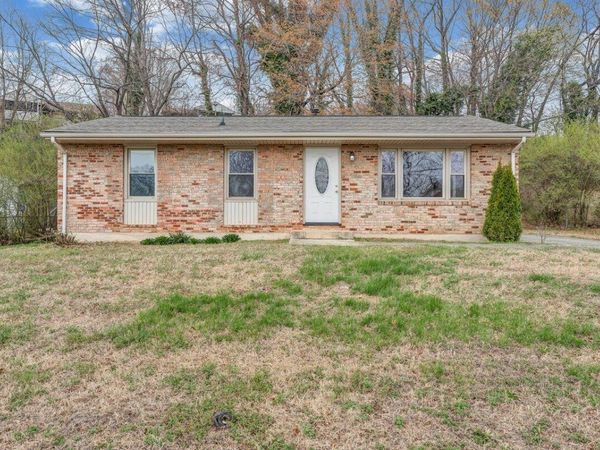 756 Kenyon RD , Vinton, VA 24179