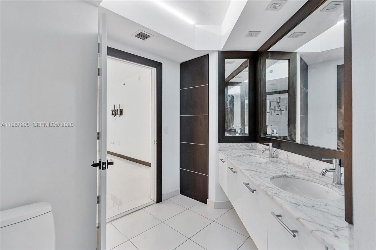 55 SE 6th St, Unit 1607, Miami, FL 33131 Photo