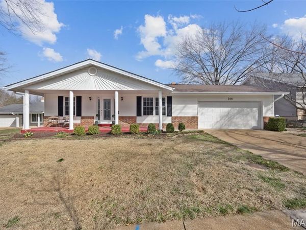 215 Straightoak Court, Ballwin, MO 63021