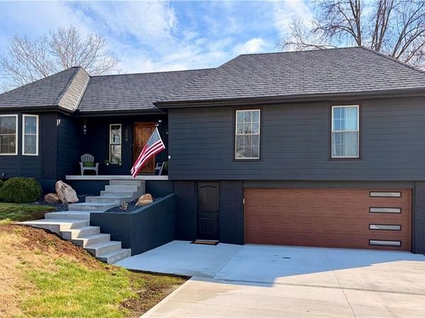 209 SAPONI Lane, Lake Winnebago, MO 64034