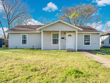 4208 Wiman Drive, Fort Worth, TX 76119