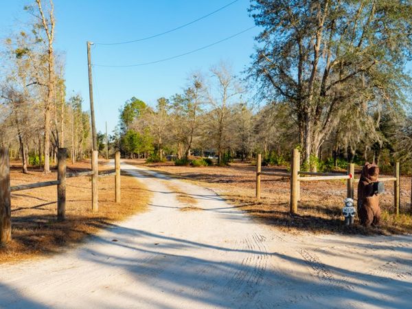 1013 SE RED CASON, LuLu, FL 32061