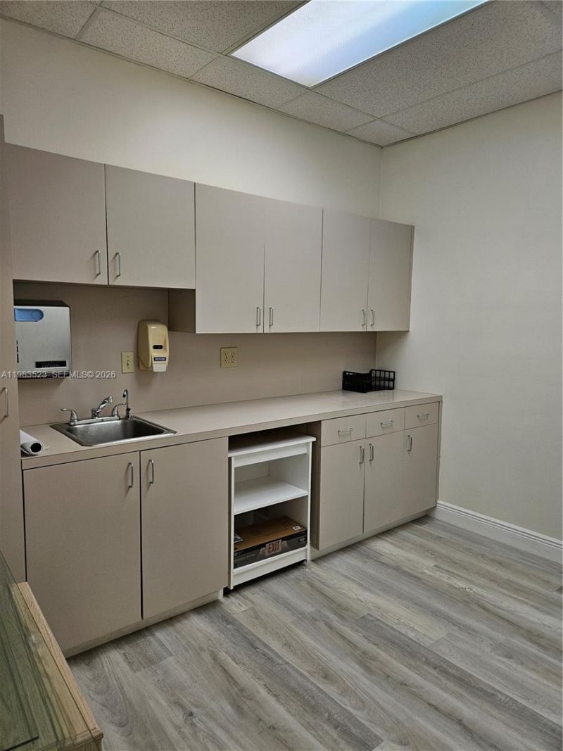 8890 W Oakland Park Blvd , Unit M, Sunrise, FL 33351 Photo