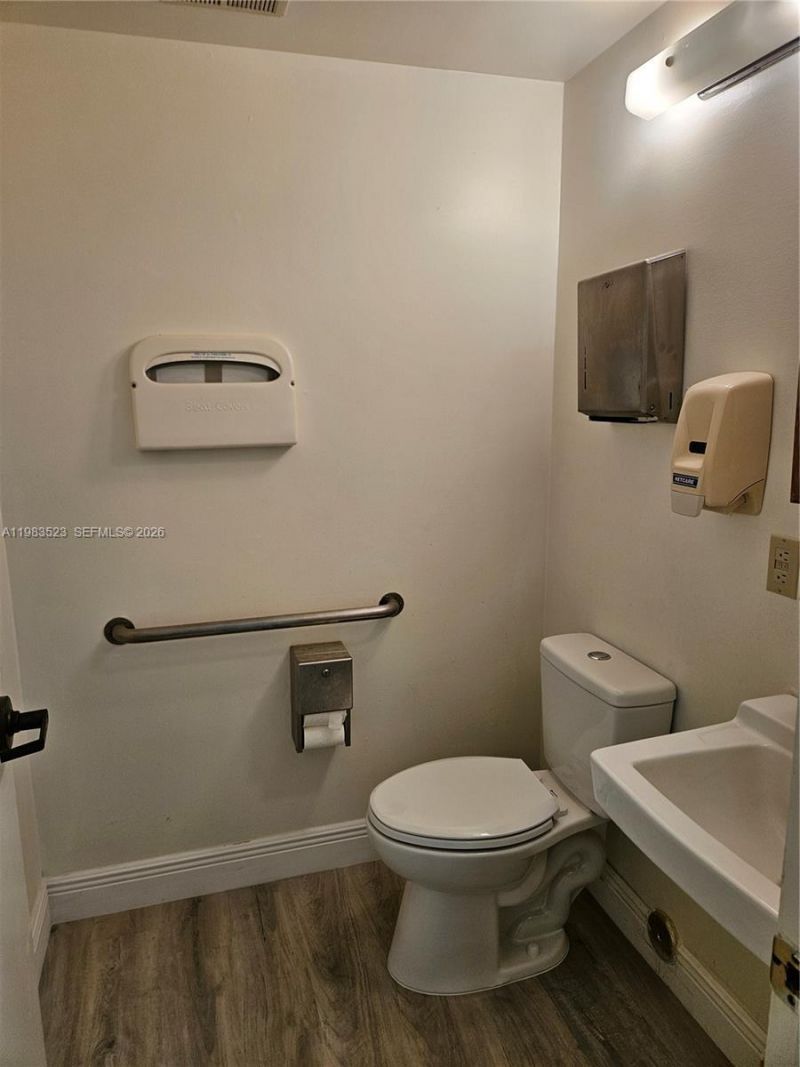 8890 W Oakland Park Blvd , Unit M, Sunrise, FL 33351 Photo