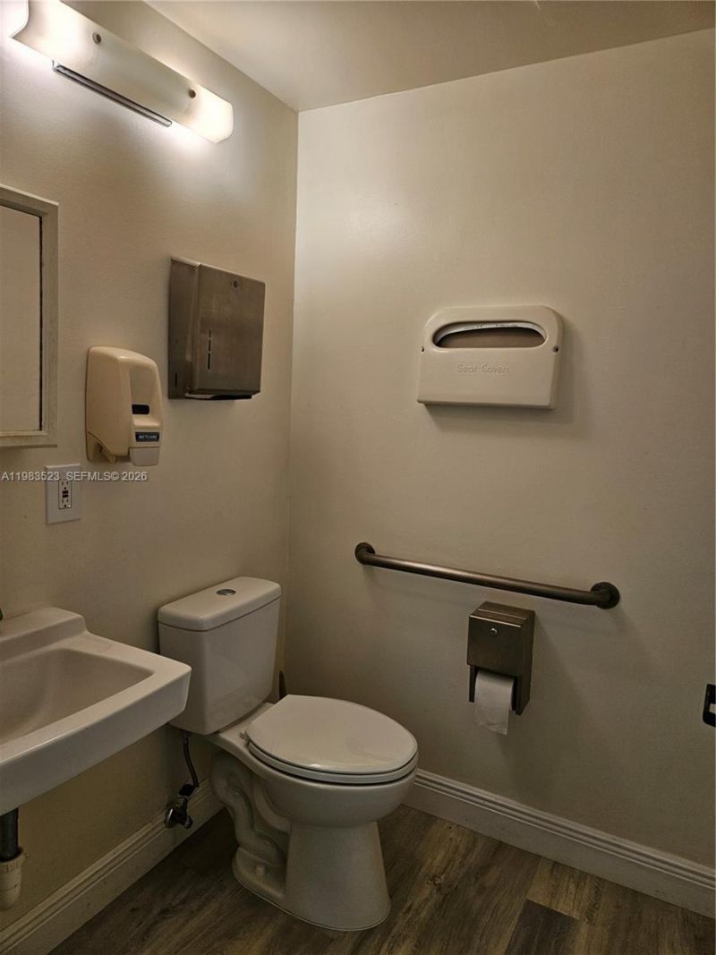 8890 W Oakland Park Blvd , Unit M, Sunrise, FL 33351 Photo