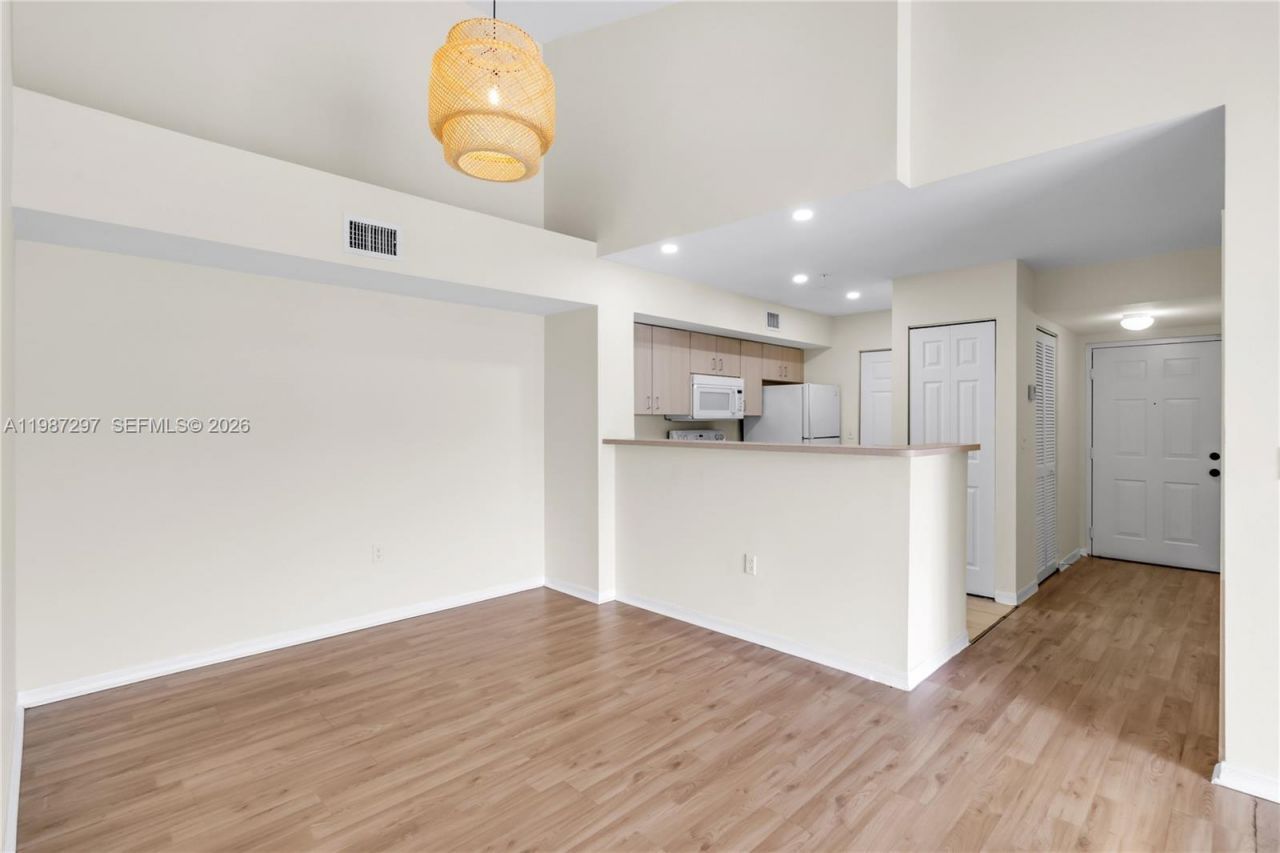 11185 SW 6th St , Unit 301, Pembroke Pines, FL 33025 Photo