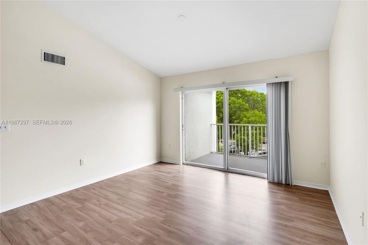 11185 SW 6th St , Unit 301, Pembroke Pines, FL 33025 Photo