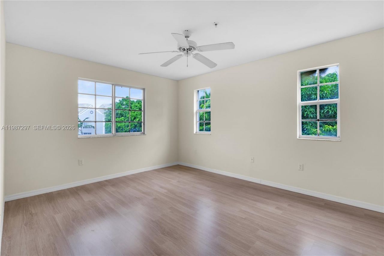 11185 SW 6th St , Unit 301, Pembroke Pines, FL 33025 Photo