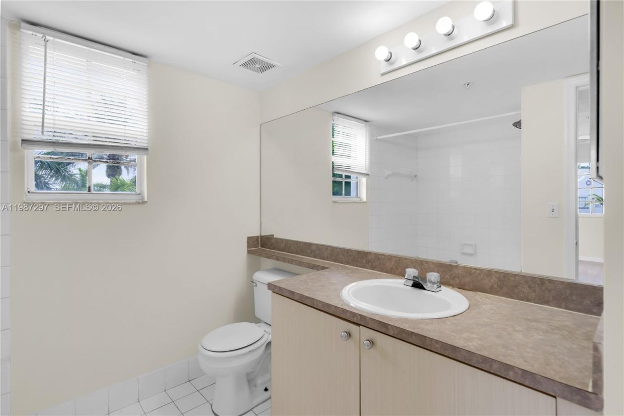 11185 SW 6th St , Unit 301, Pembroke Pines, FL 33025 Photo