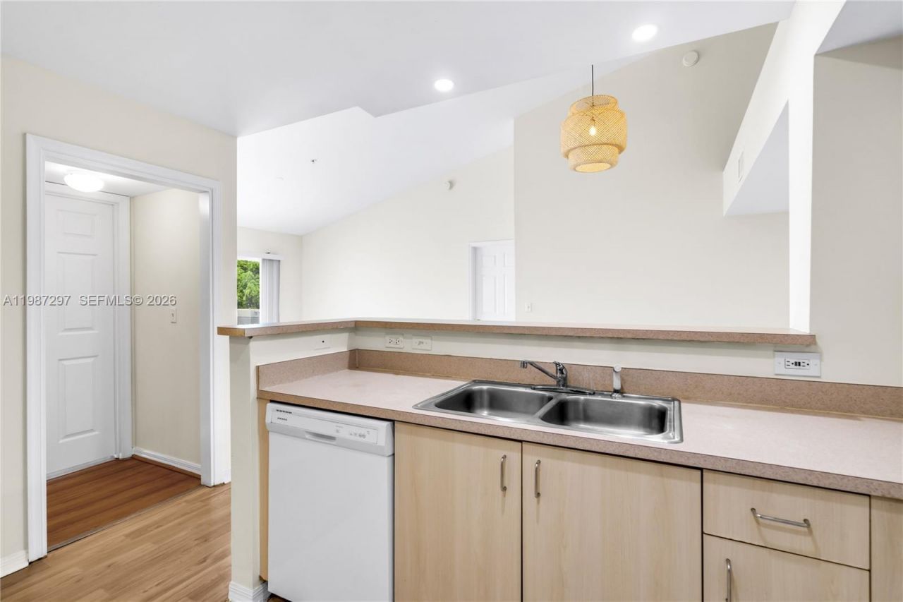 11185 SW 6th St , Unit 301, Pembroke Pines, FL 33025 Photo