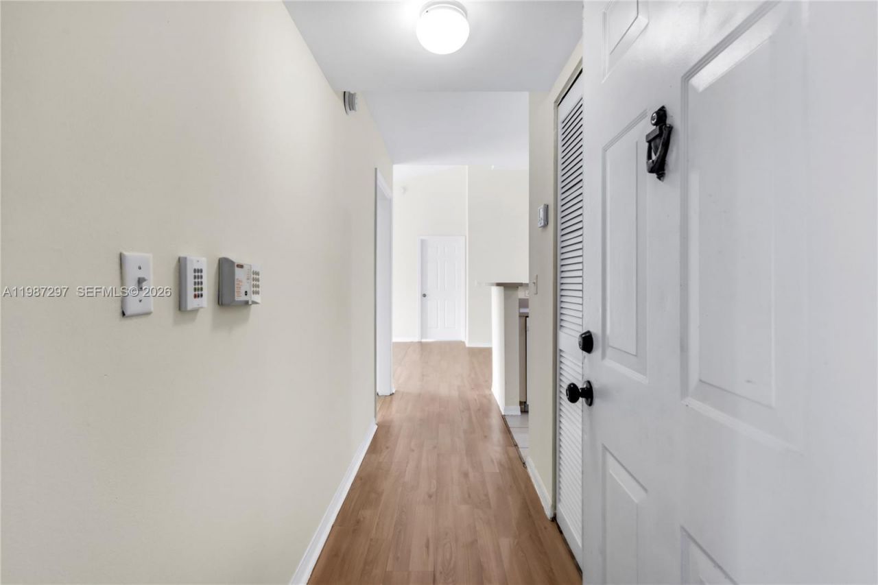 11185 SW 6th St , Unit 301, Pembroke Pines, FL 33025 Photo