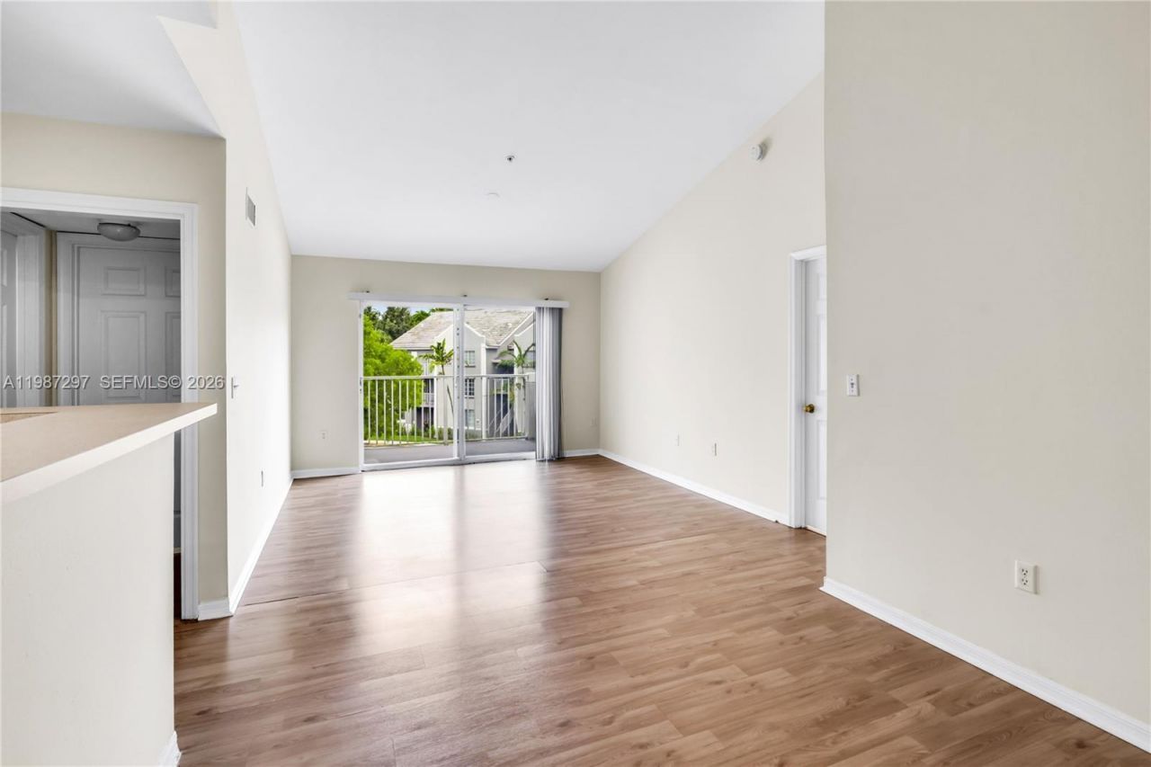 11185 SW 6th St , Unit 301, Pembroke Pines, FL 33025 Photo