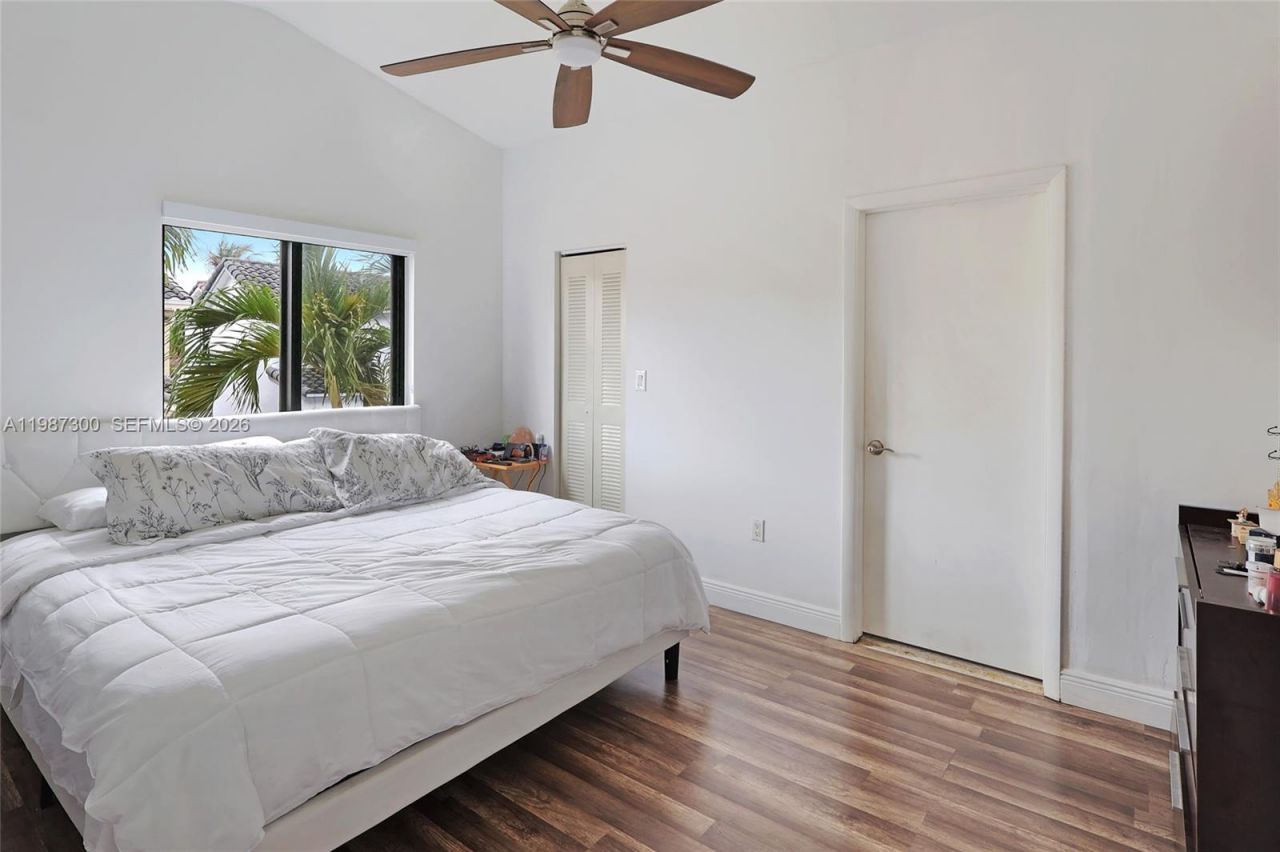 12682 NW 7th Way, Miami, FL 33182 Photo