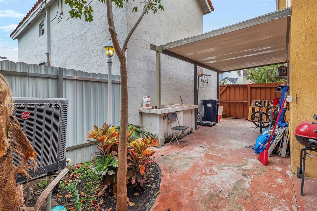 12682 NW 7th Way, Miami, FL 33182 Photo