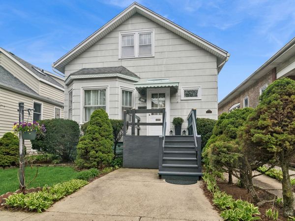 5027 W Ainslie Street, Chicago, IL 60630