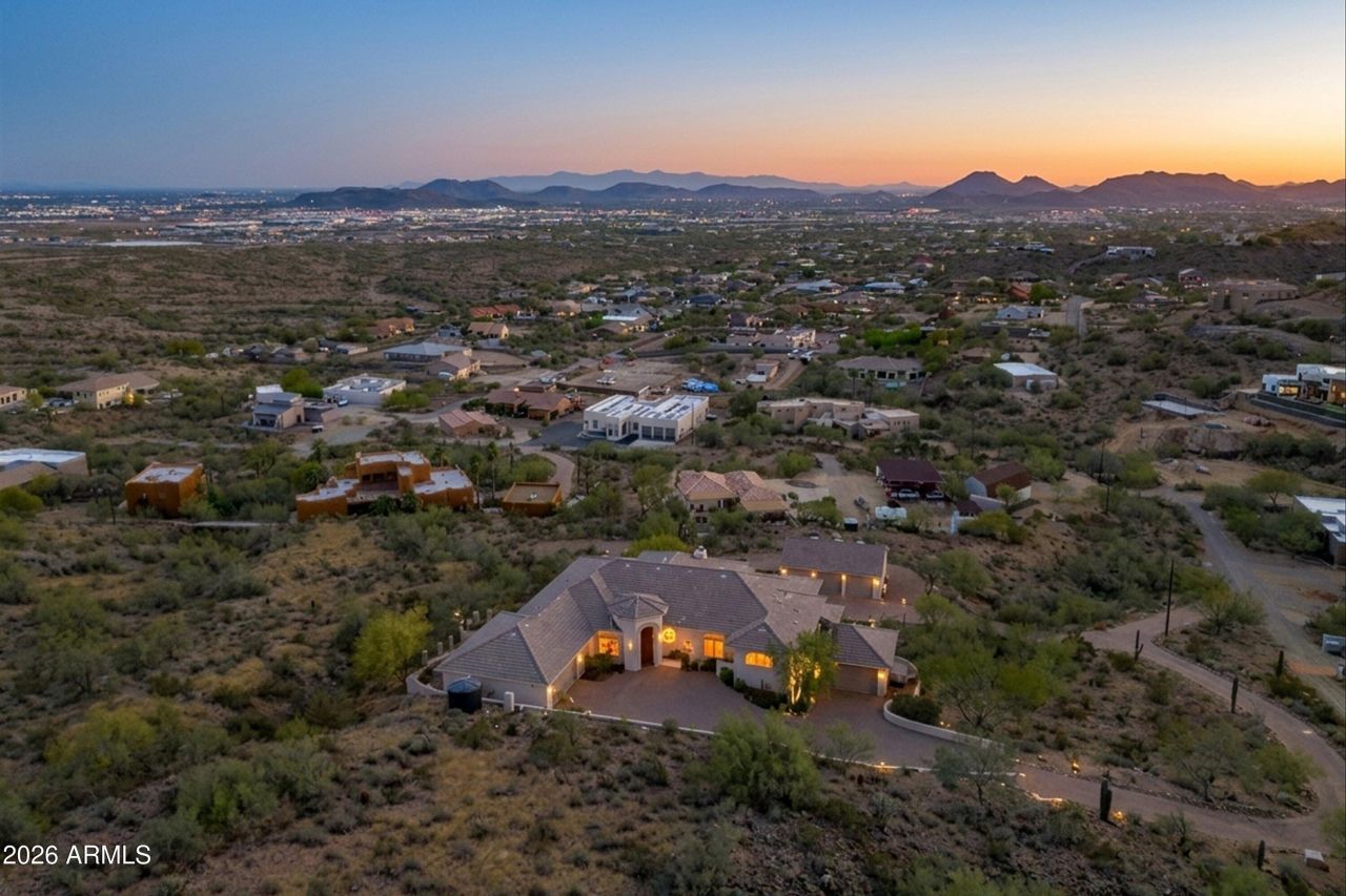 619 E BRILES Road, Phoenix, AZ 85085