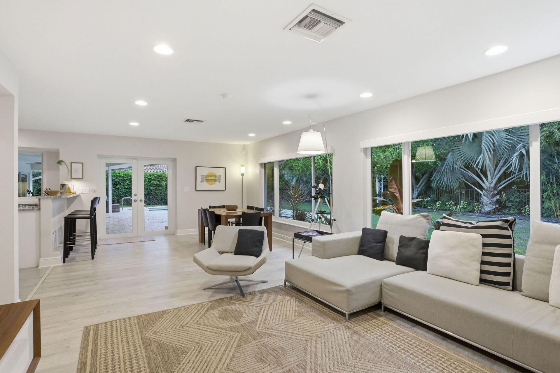 2001 Embassy Drive, West Palm Beach, FL 33401 Photo