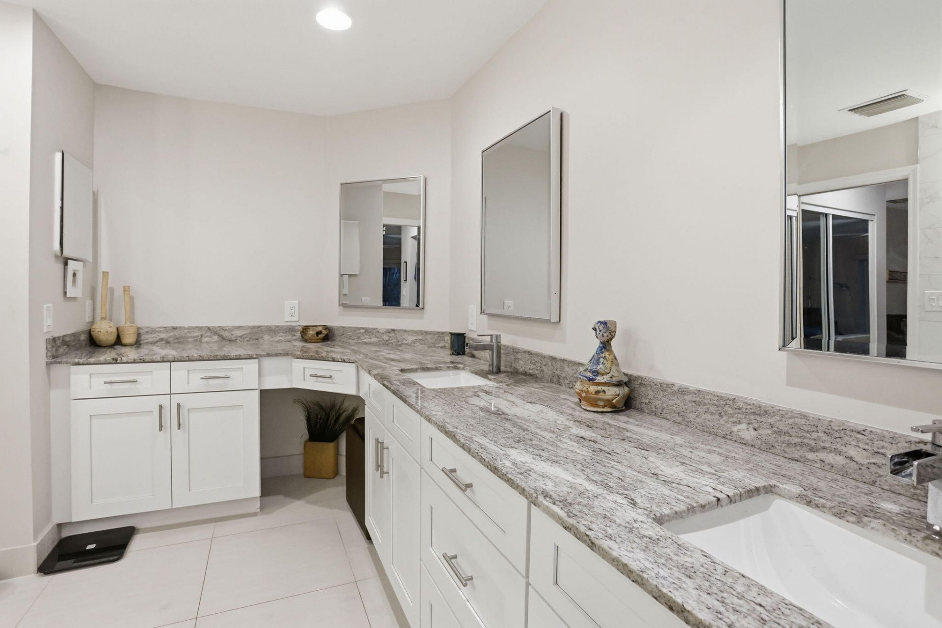 2001 Embassy Drive, West Palm Beach, FL 33401 Photo