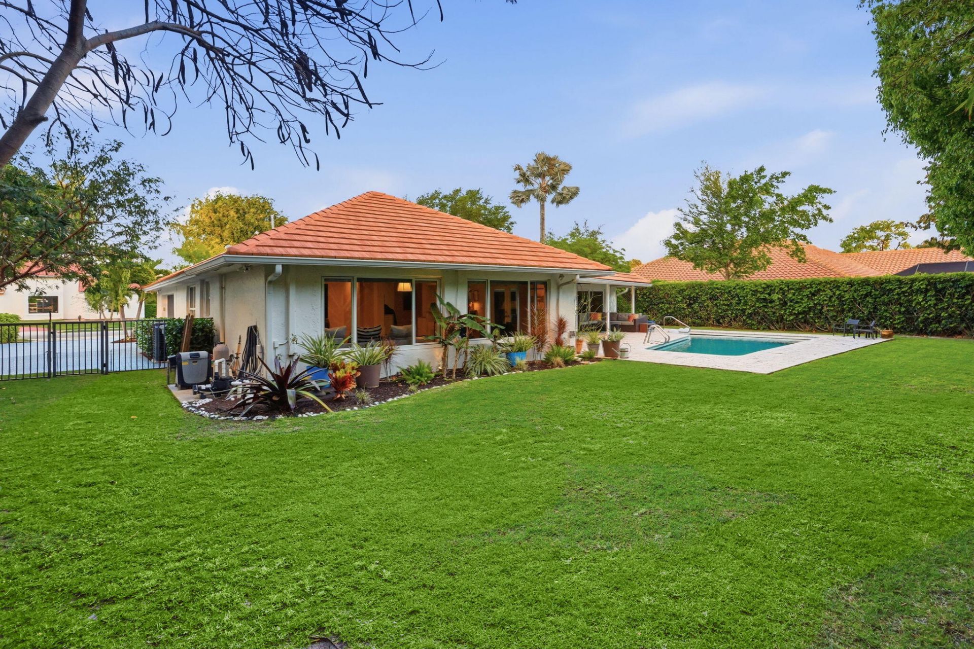 2001 Embassy Drive, West Palm Beach, FL 33401 Photo