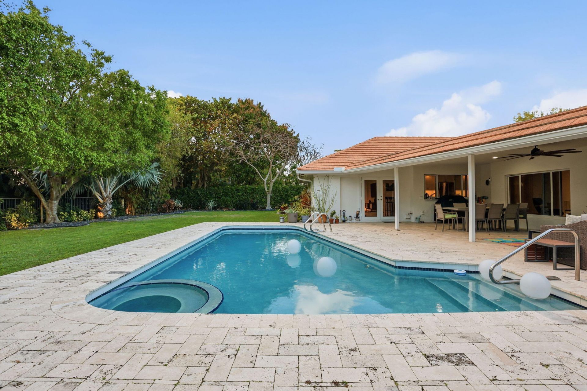 2001 Embassy Drive, West Palm Beach, FL 33401 Photo