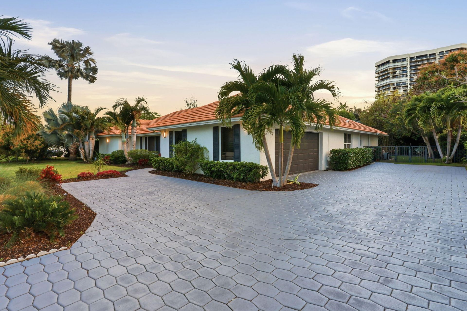 2001 Embassy Drive, West Palm Beach, FL 33401 Photo