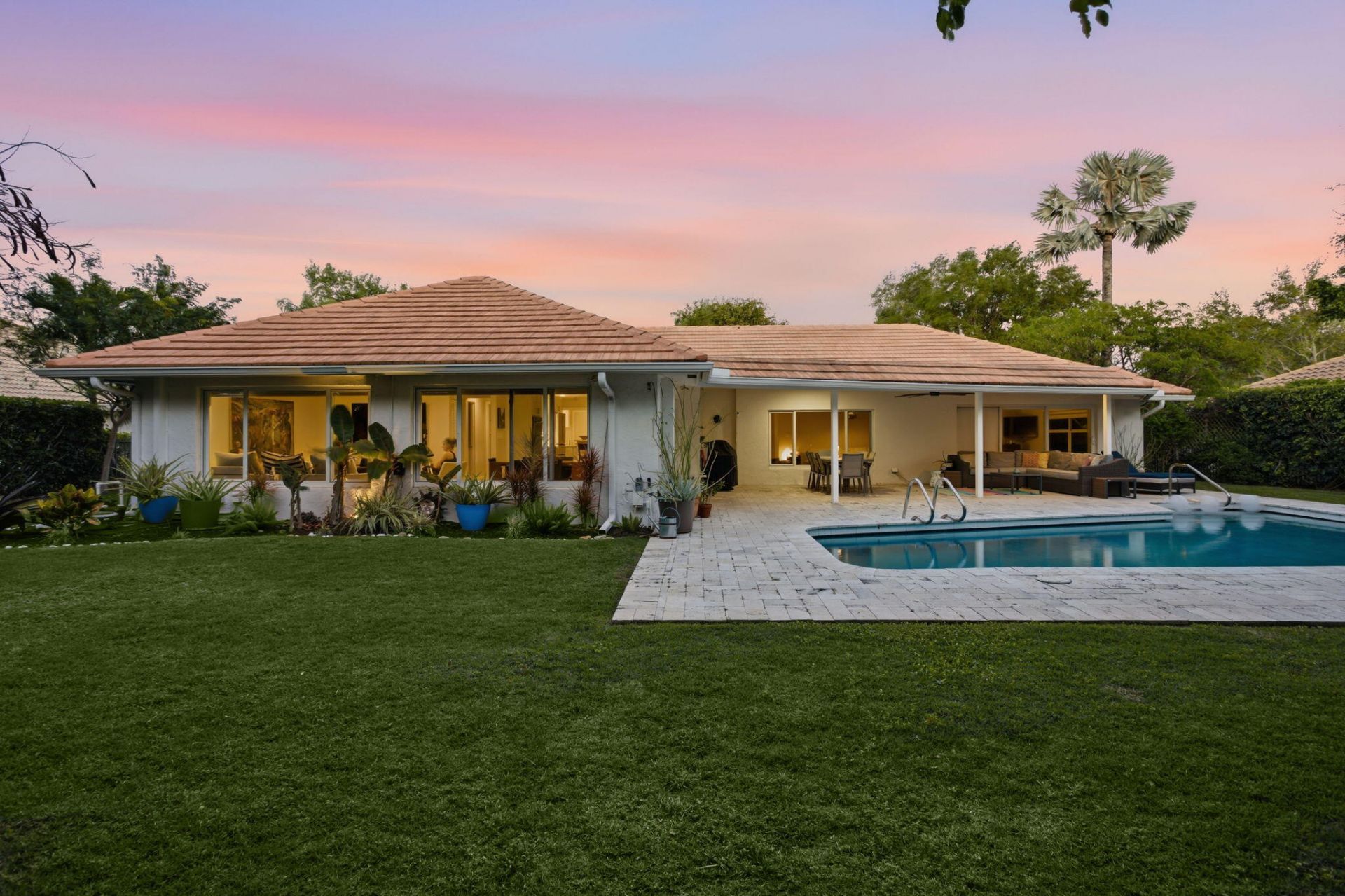 2001 Embassy Drive, West Palm Beach, FL 33401 Photo