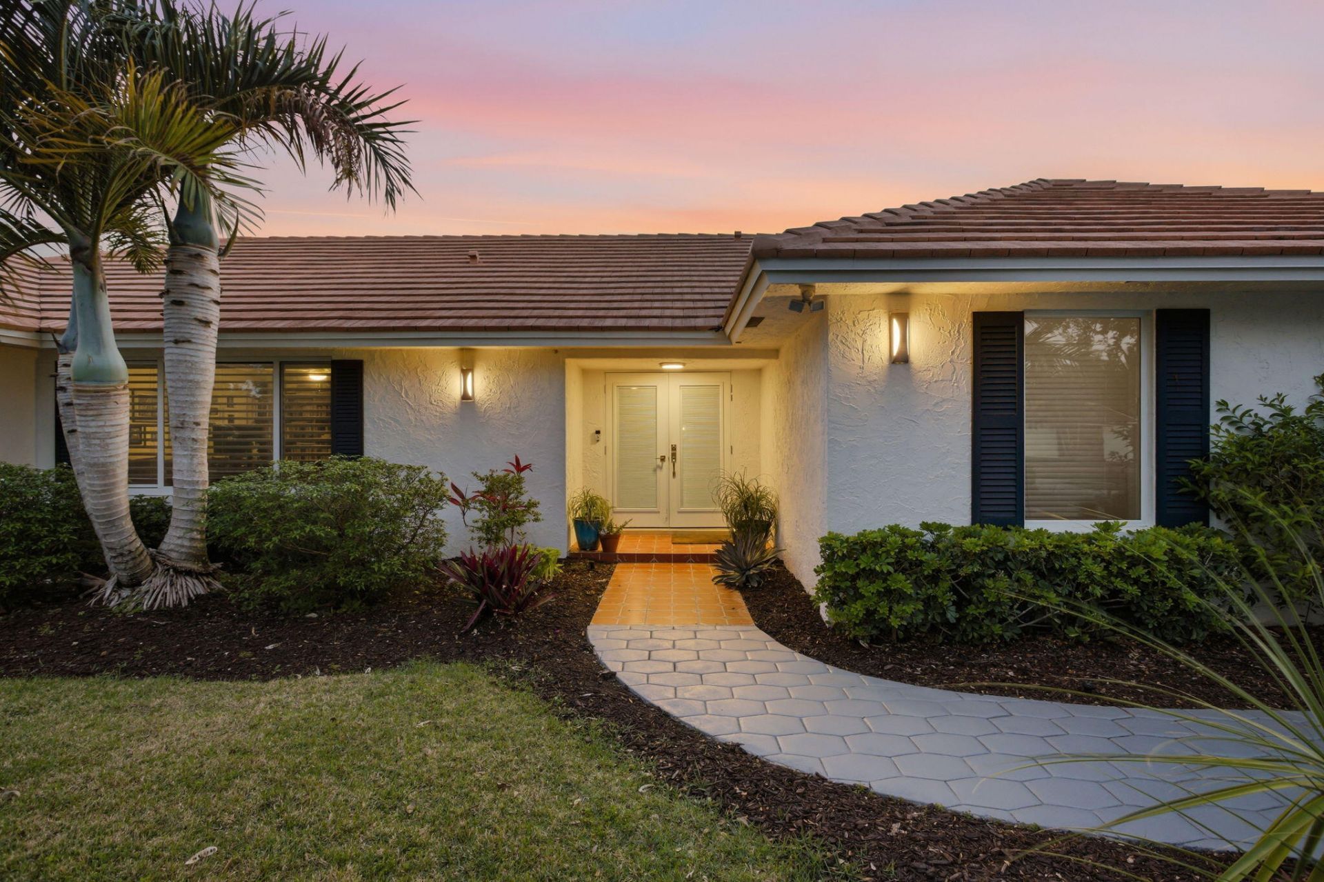 2001 Embassy Drive, West Palm Beach, FL 33401 Photo