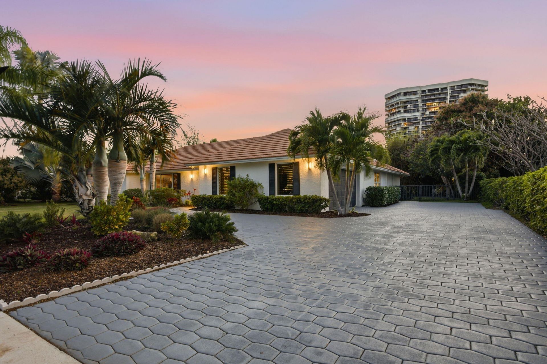 2001 Embassy Drive, West Palm Beach, FL 33401 Photo