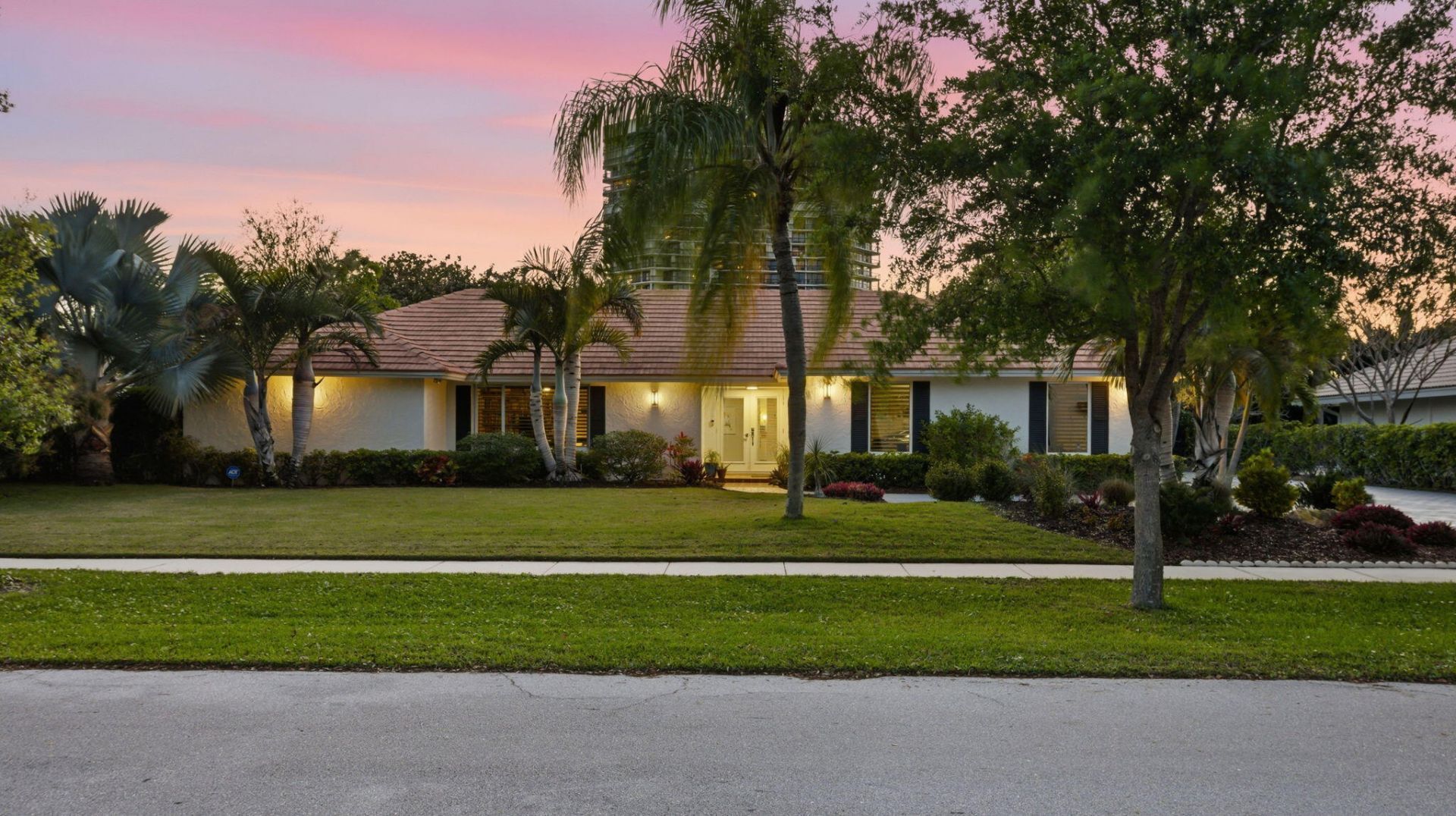 2001 Embassy Drive, West Palm Beach, FL 33401 Photo