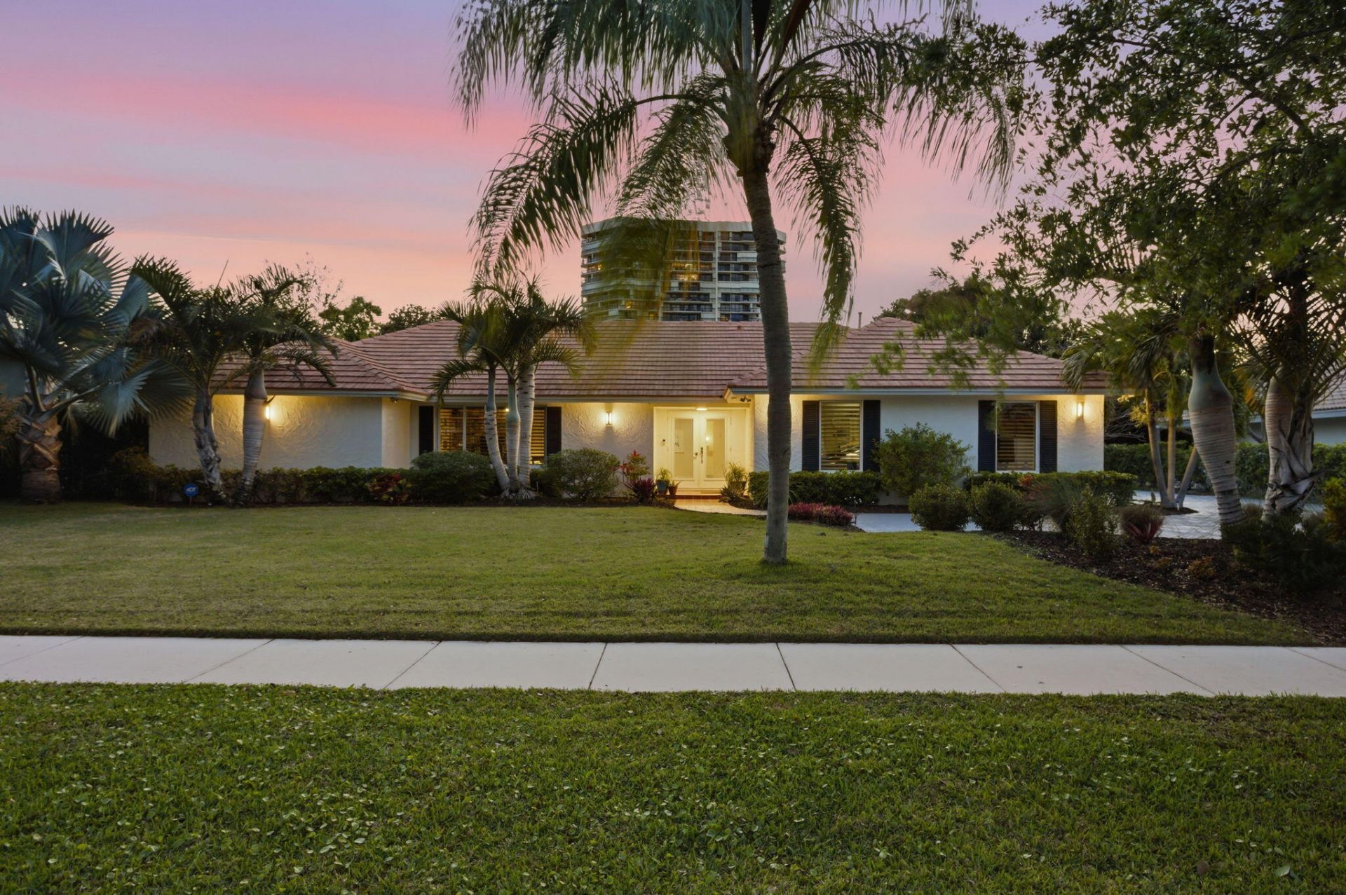 2001 Embassy Drive, West Palm Beach, FL 33401 Photo