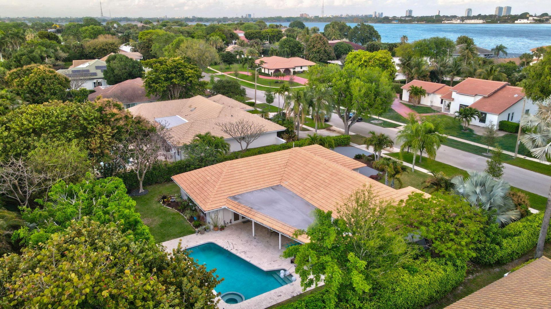 2001 Embassy Drive, West Palm Beach, FL 33401 Photo