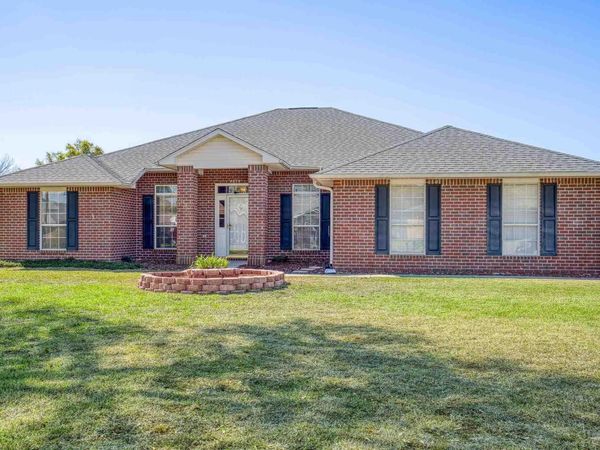 4879 Laurel Oak Dr, Pace, FL 32571