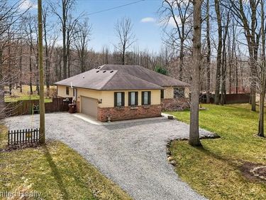 660 E Allen Road, Howell Twp, MI 48855