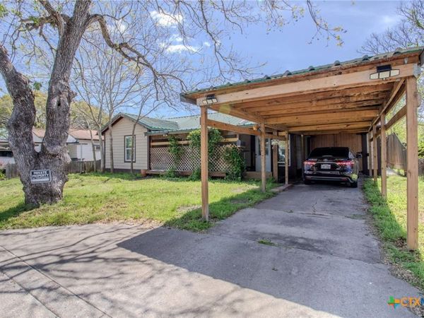 2203 E Trinity Street, Victoria, TX 77901