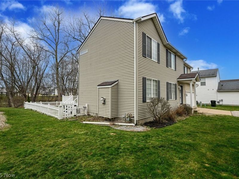 1083 Reeves Court , Lakemore, OH 44312 Photo 3