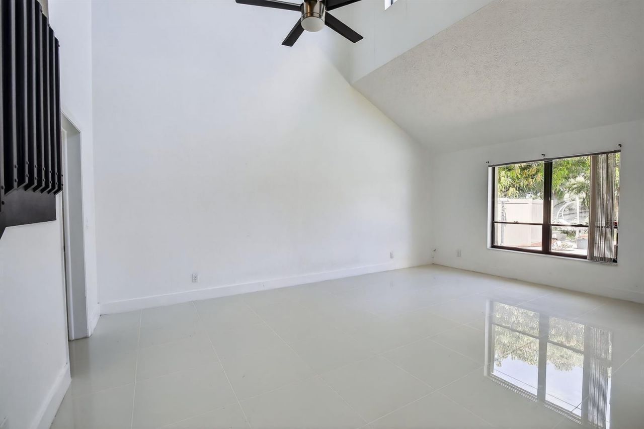 8201 SW 57th Street, Davie, FL 33328 Photo