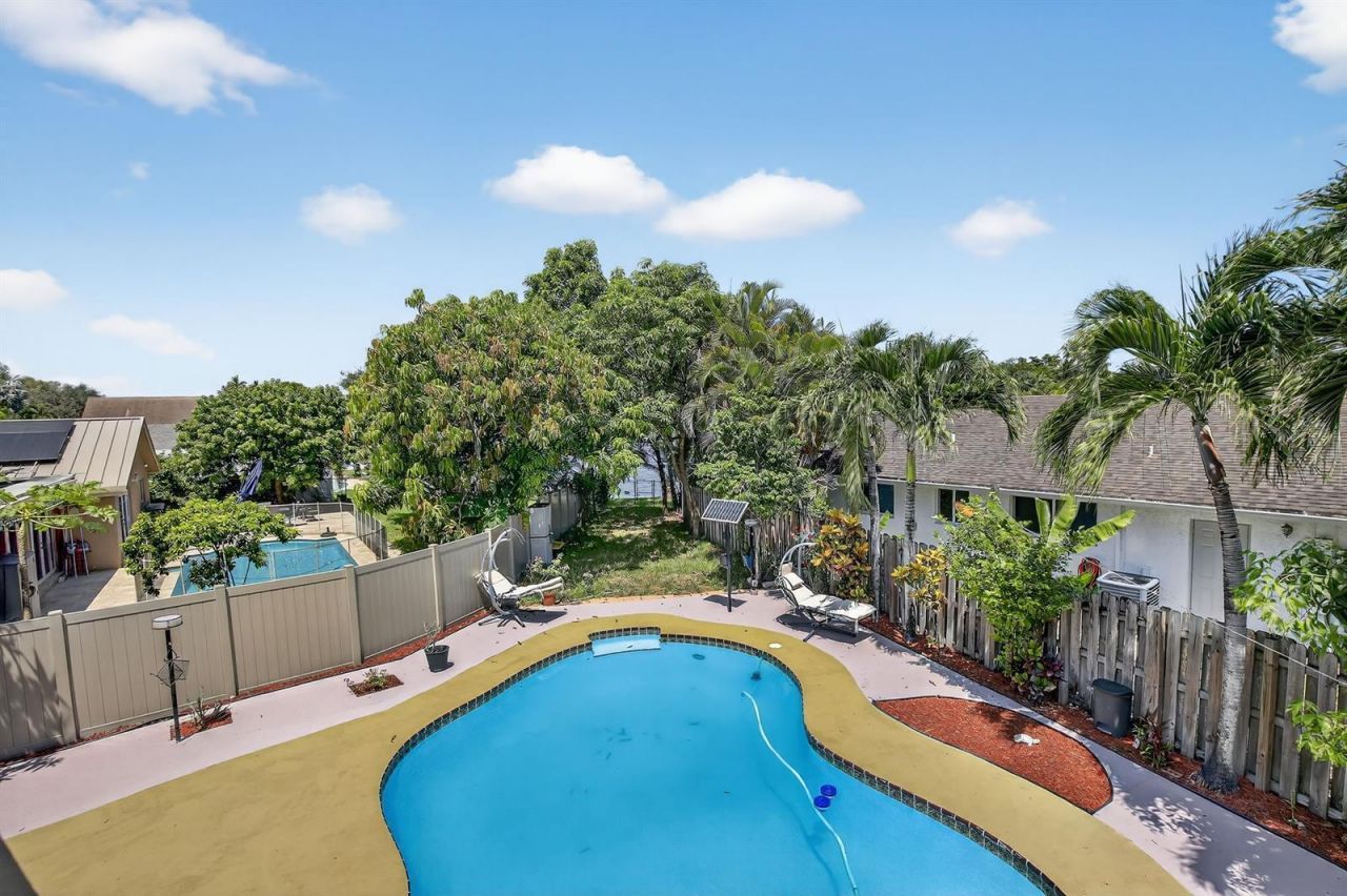 8201 SW 57th Street, Davie, FL 33328 Photo