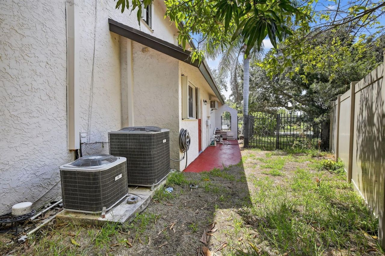 8201 SW 57th Street, Davie, FL 33328 Photo