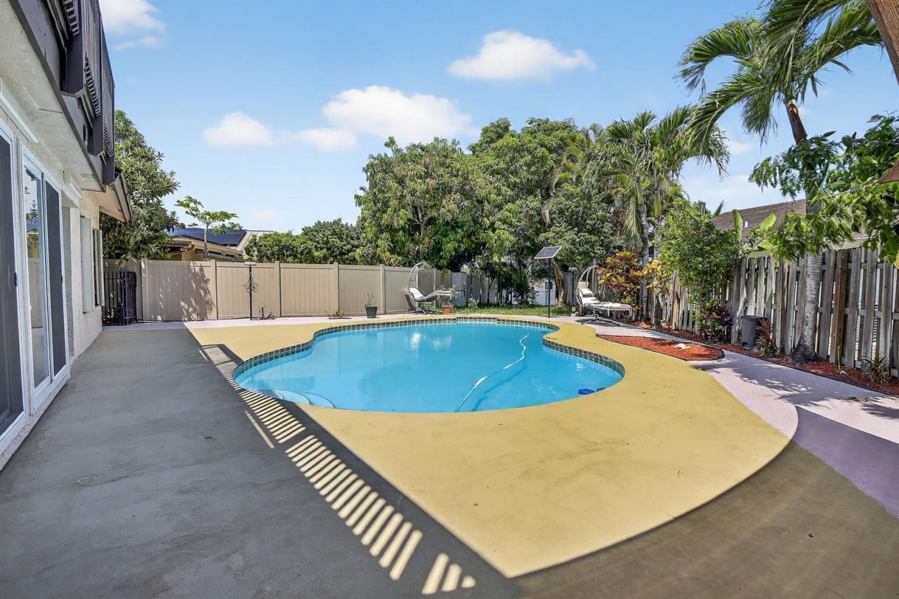 8201 SW 57th Street, Davie, FL 33328 Photo