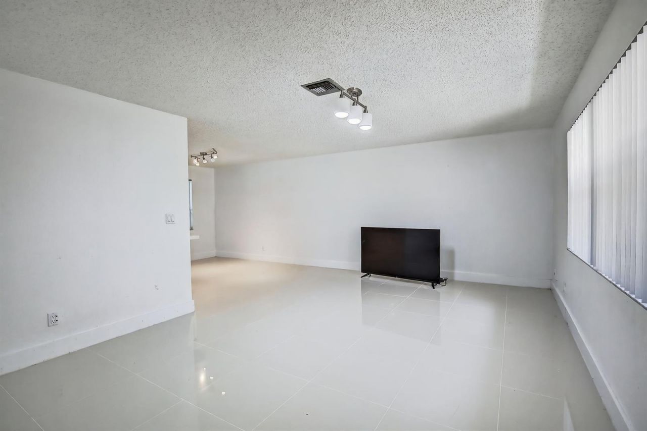 8201 SW 57th Street, Davie, FL 33328 Photo