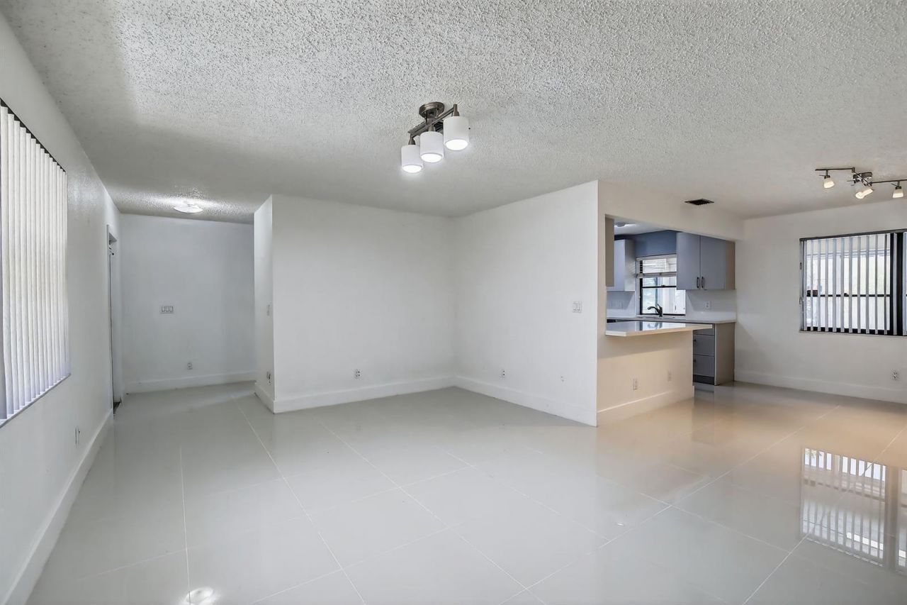 8201 SW 57th Street, Davie, FL 33328 Photo