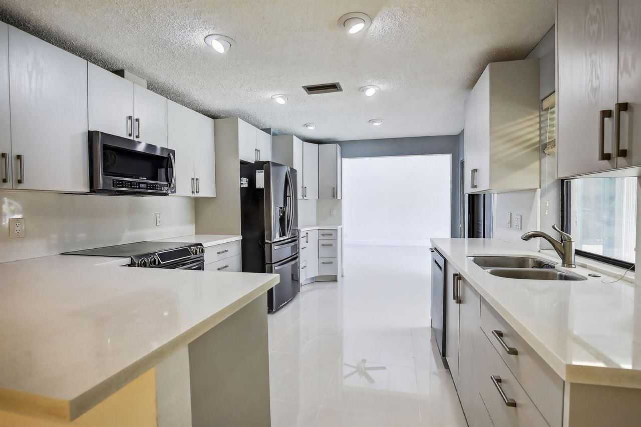 8201 SW 57th Street, Davie, FL 33328 Photo