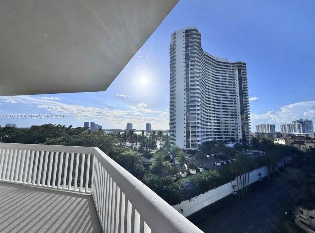2000 Island Blvd , Unit 606, Aventura, FL 33160 Photo