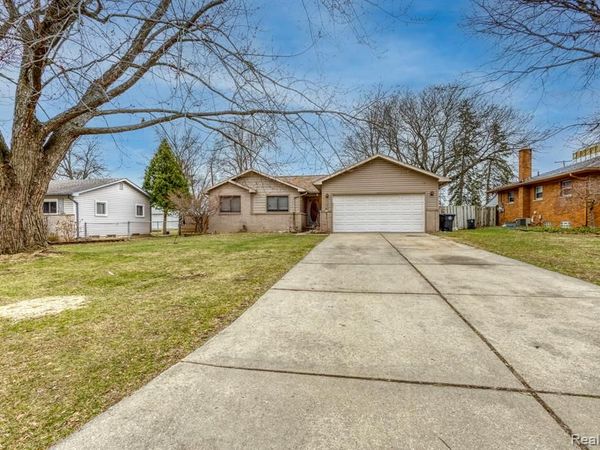 19249 Parkville Street, Livonia, MI 48152