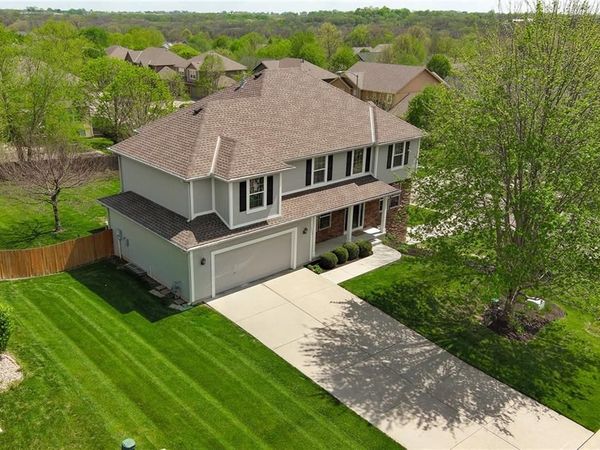 1313 Stone Lane, Lansing, KS 66043